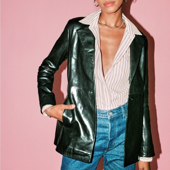 MDLCollection's tweet photo. So good I had to share! Check out all the items I'm loving on @Poshmarkapp #poshmark #fashion #style #shopmycloset #reformation #rmrichards: https://t.co/xSahfxqkc3 https://t.co/Wv0qK2pEfU