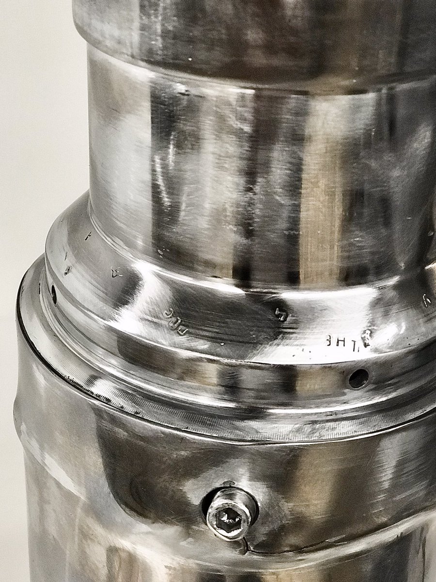 kaplaux's tweet photo. KAPLAUX® “GRAD” Floor lamp
Made from shell of missile part M-21D MLRS 9K51 “GRAD”.
Kharkiv, Ukrainine
2023 https://t.co/G91vFE7L0n