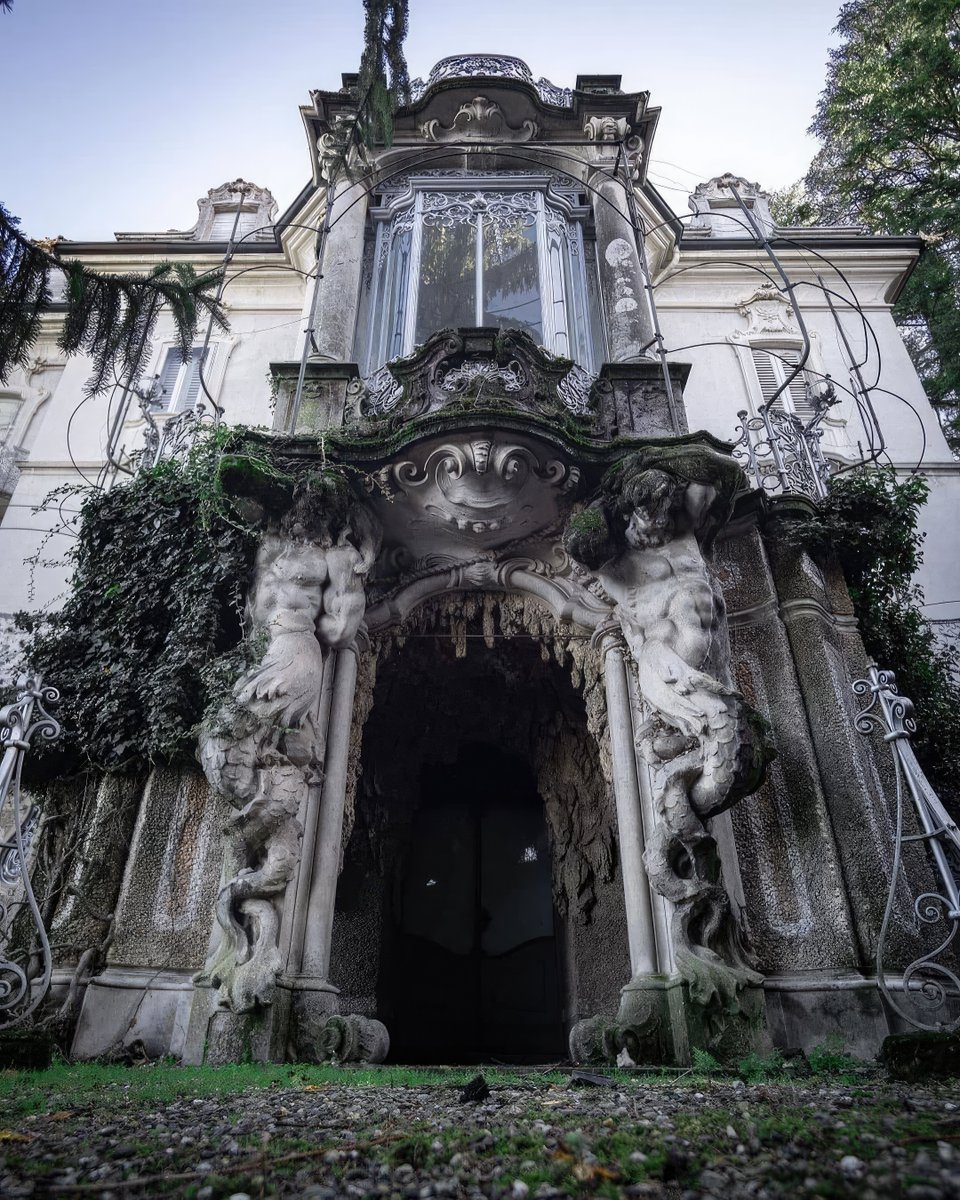 Steampunk_T's tweet photo. Abandoned somewhere in Italy https://t.co/7xKfGZ1iuq