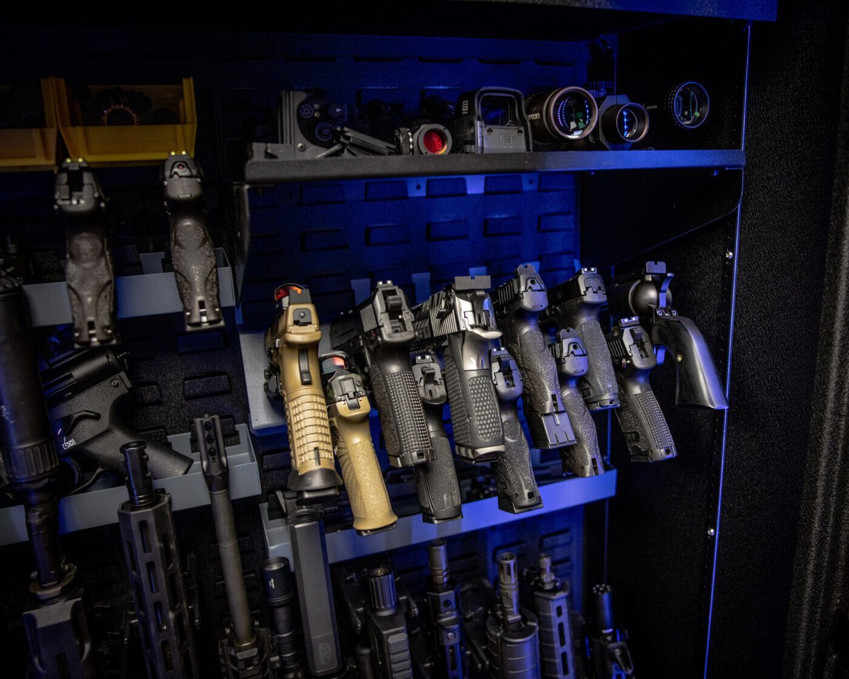 The pistol peg rack really completes the setup, doesn't it? #secureit #gunsafe #gunwall #sundaygunday