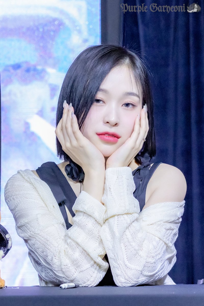 220507 fansign
#드림캐쳐 #이가현 #가현 #Dreamcatcher #gahyeon