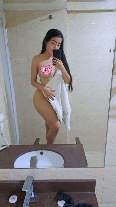 Uff amor imag&iacute;nate el video que acabo de subir a mi onlyfans 👇 https://t.co/sgbgxirX1R https://t.co/
