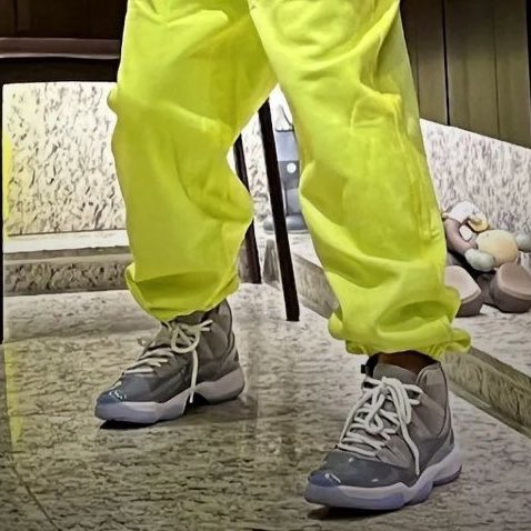 Hobi’s verse in #on_the_street is deeper than many people think.

First, you have to know that the child in the mv is hobi. the kid is wearing Air Jordan 11s. Theyre the same pair Hobi owns now.

Air Jordans are also known as J’s so “J in the Air” is a play on the shoes.