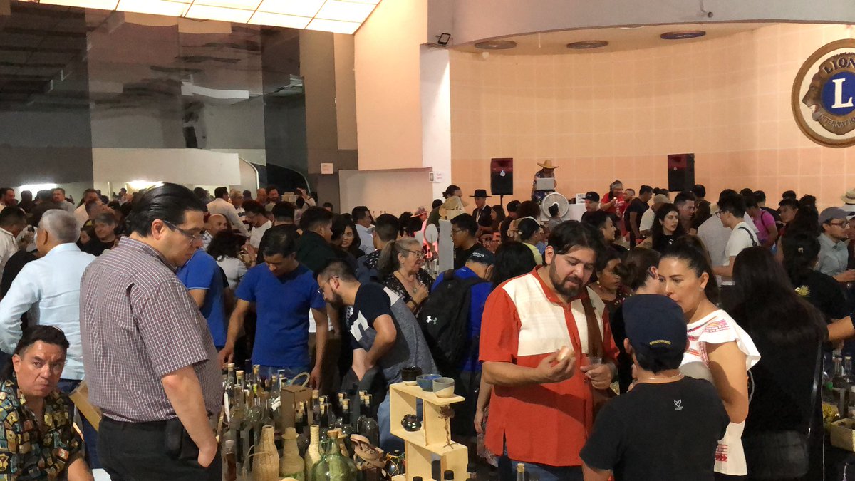 Estamos en el #mezcalfest en la Roma Sur. Vengan a probar mezcales artesanales. #mezcal