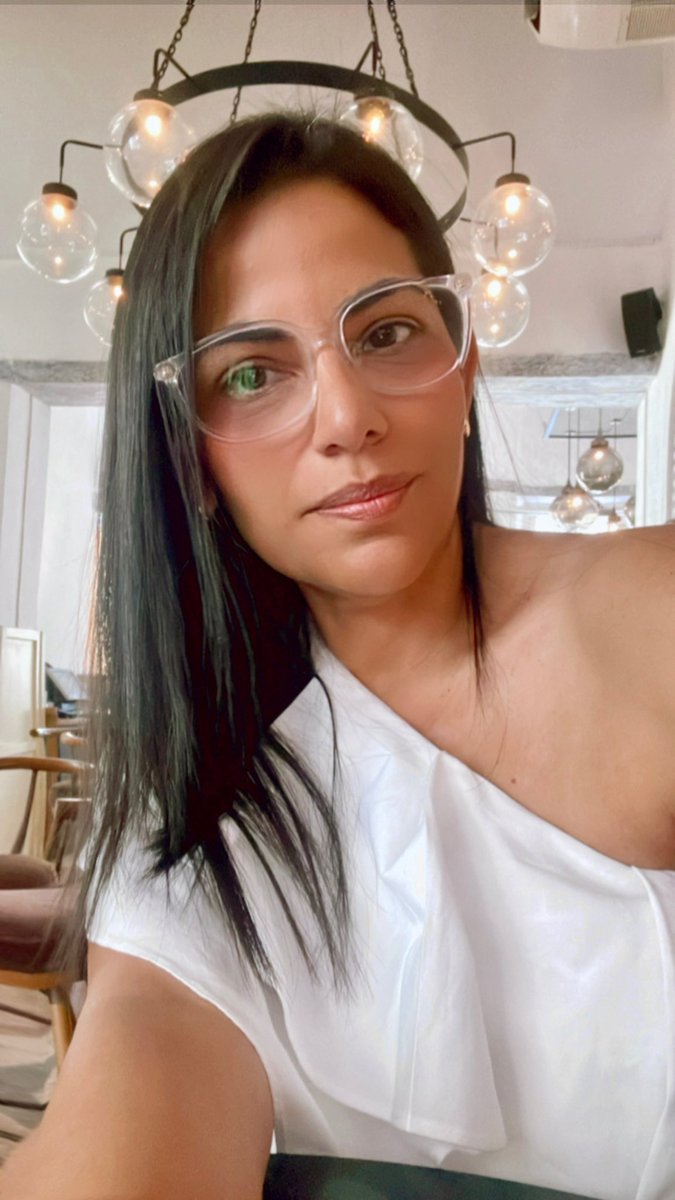 DianaMartinezB8's tweet image. Antes de ponernos el uniforme! 
#BeforeWork