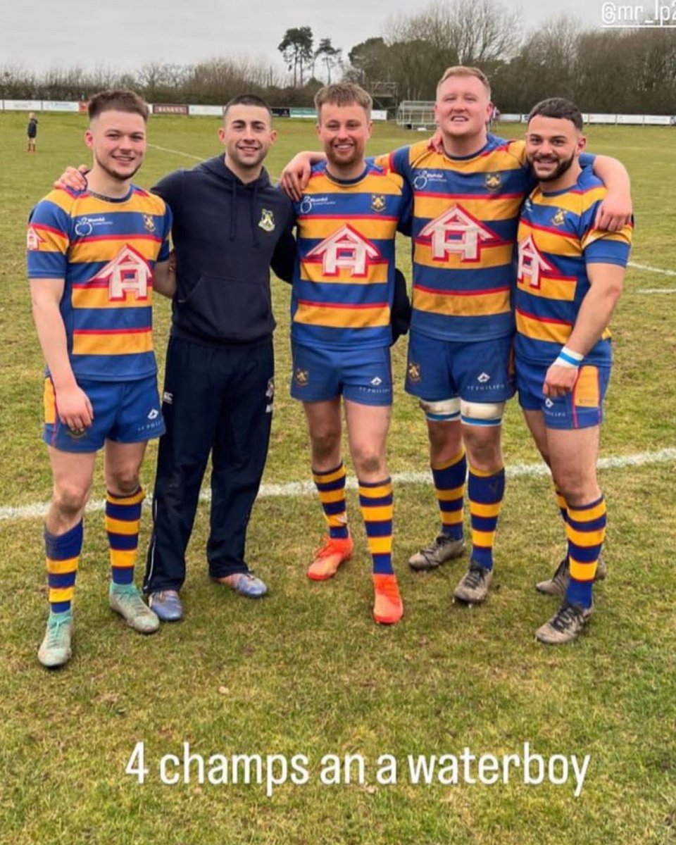 Fenton1997's tweet photo. League champs baby 💙💛❤️ https://t.co/IJaolShmsS