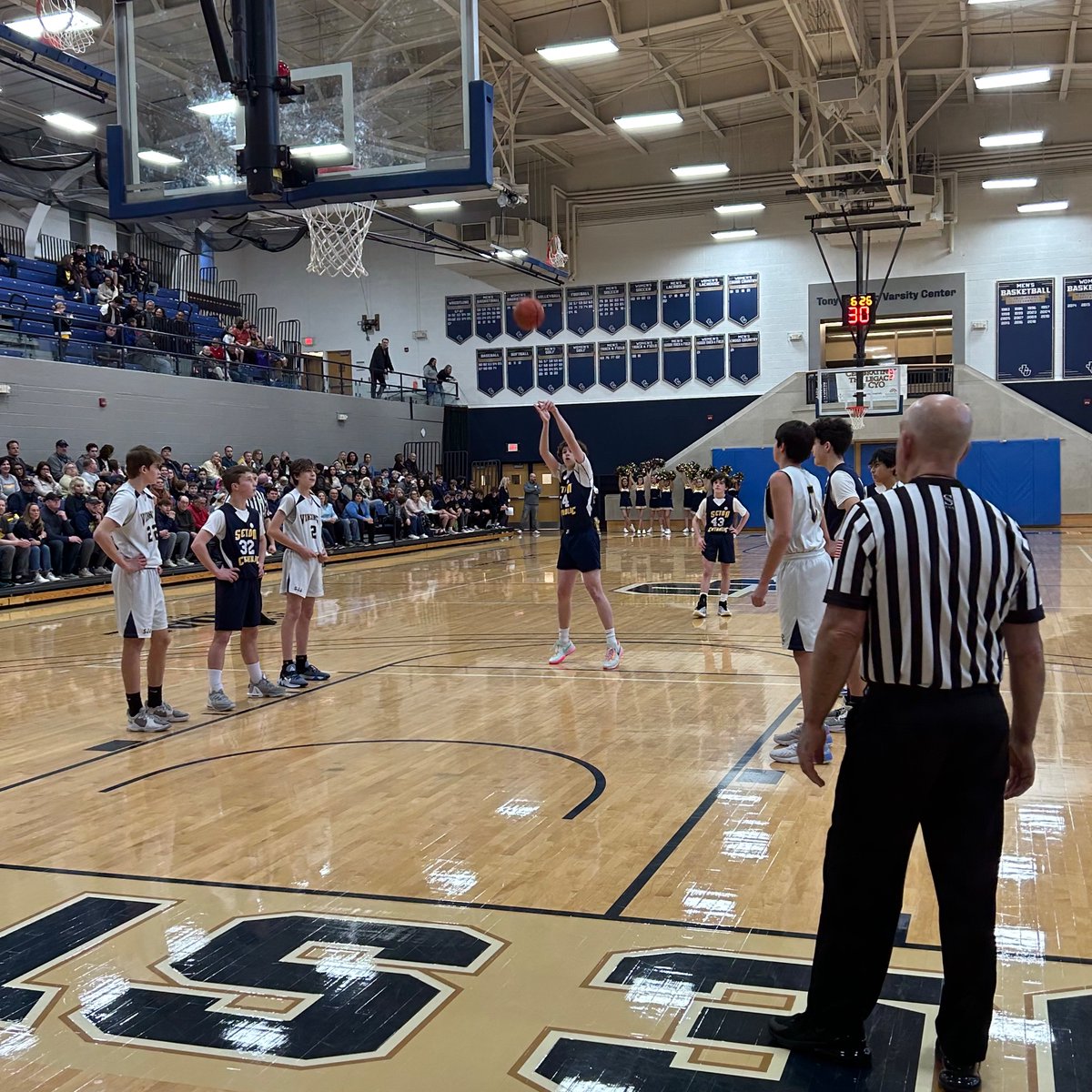 CYOSportsDOC's tweet photo. We’re underway…Tier IV 8th Grade Boys Championship - Seton Catholic vs SS. Joseph &amp; John @jcusports this evening! https://t.co/9dCF4ygbSc
