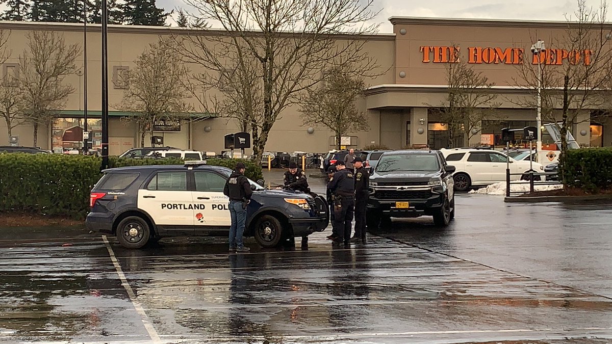 Portland Police arrest someone for shoplifting outside of Target and Home   Depot. <a href="/KGWNews/">KGW News</a>