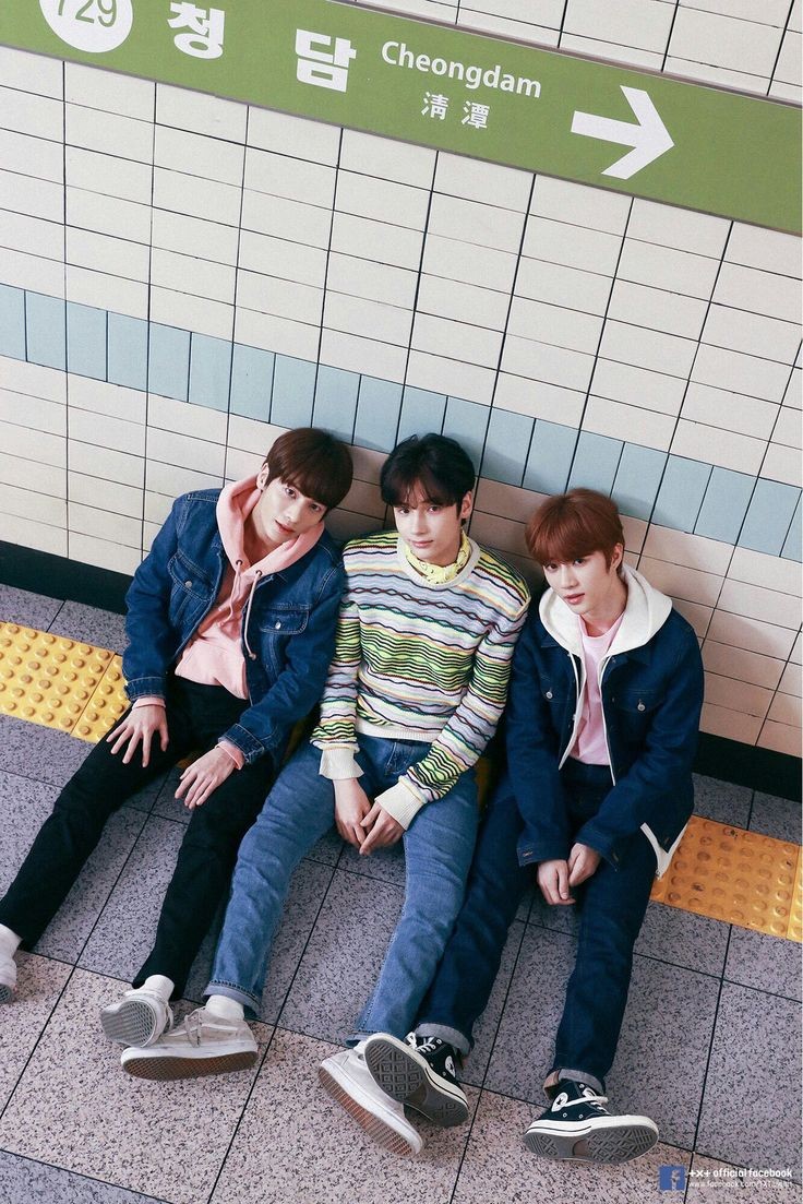 usintheMWorld's tweet image. I still can&apos;t believe it&apos;s already 4 years...

4 YEARS WITH TXT
#ToFOUReverlandWithTXT
#TXT_4th_Anniversary
#투바투와함께한4년내일도함께할우리