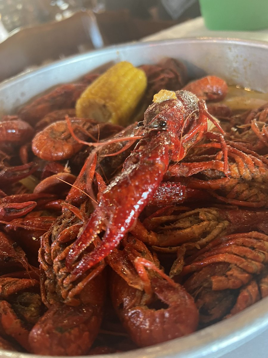 BenzChanisbenz's tweet photo. Seafood date with bestie @hxpey19 https://t.co/YS5xEPAqen