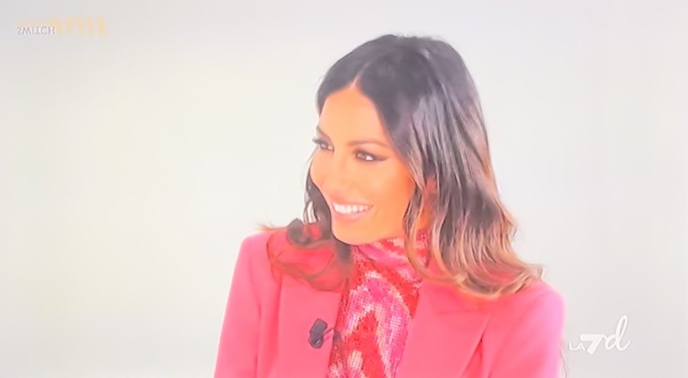 GiuntaFlavia's tweet photo. Sono ferma qui, alla luce che porti ovunque vai, al tuo sorriso, ai tuoi occhi felici ed emozionati, alla tua bellezza e al cuore enorme che sei che traspare in ogni tuo gesto e nel tuo sguardo: amo seguirti, grazie per le emozioni che mi lasci sempre💖 #switchstyle #eligreg https://t.co/RJahzYvuK8
