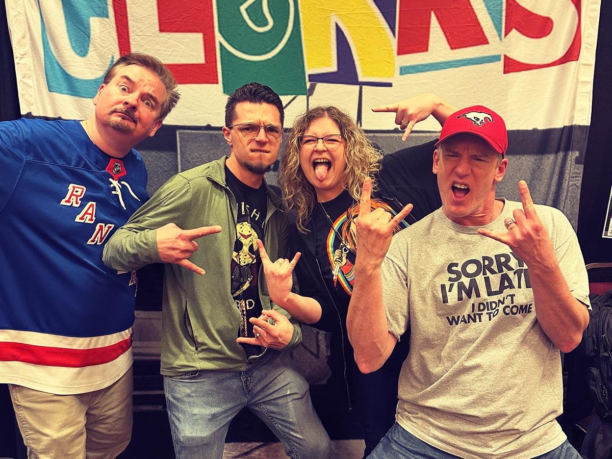 StephNic53's tweet photo. Had a blast at @AstronomiconMI this year! Meeting the Clerks guys was amazing! #clerks #clerks3 #astronomicon #jayandsilentbob https://t.co/7Qc0cZLBVp