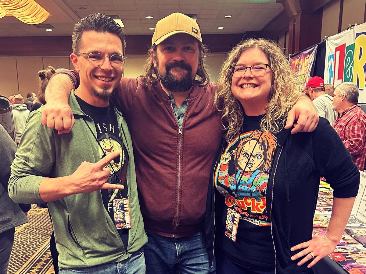 StephNic53's tweet photo. Had a blast at @AstronomiconMI this year! Meeting the Clerks guys was amazing! #clerks #clerks3 #astronomicon #jayandsilentbob https://t.co/7Qc0cZLBVp