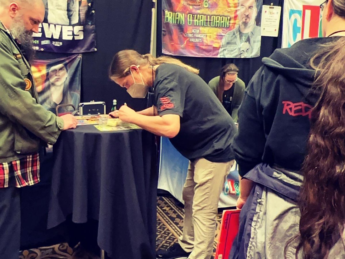 StephNic53's tweet photo. Had a blast at @AstronomiconMI this year! Meeting the Clerks guys was amazing! #clerks #clerks3 #astronomicon #jayandsilentbob https://t.co/7Qc0cZLBVp