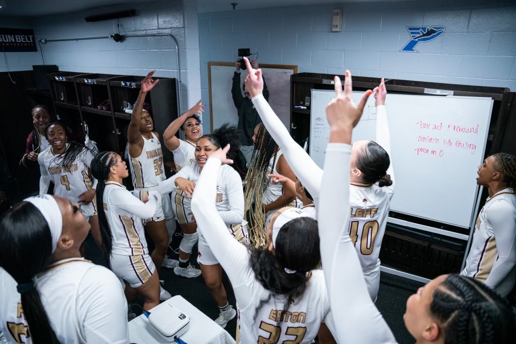 TXStateWBB's tweet photo. Time to keep it going

#EatEmUp #SunBeltWBB https://t.co/iQdsBMKu7F