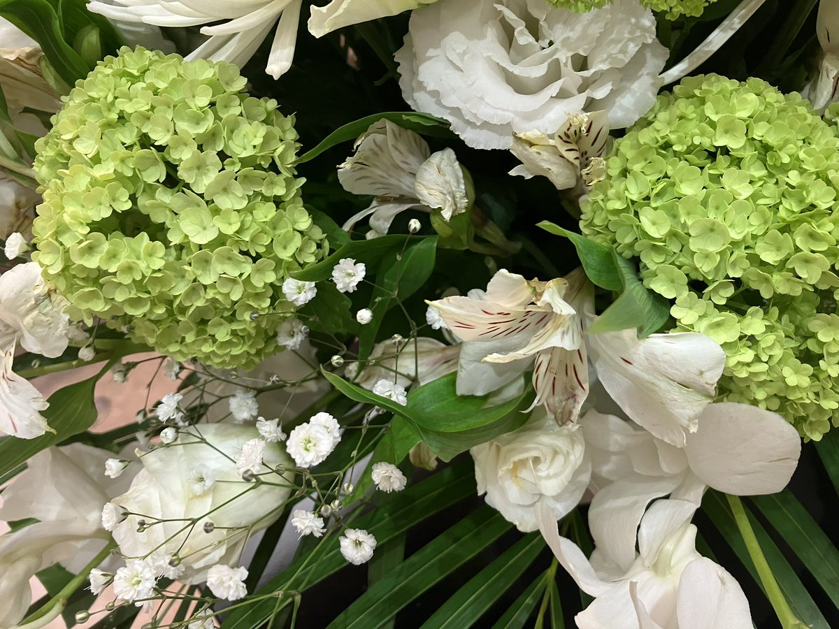 a3yk426's tweet photo. 母のお葬式のお花…
酷すぎる。大手なのに、最後のお別れがこんな残念なのは悲しい https://t.co/CwFe479IyE