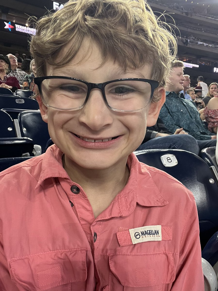 LuchettiMarissa's tweet photo. #RODEOHOUSTON https://t.co/5d49vSI5BD