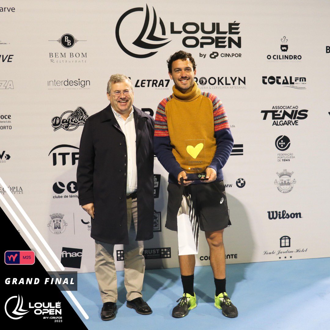 ctloule's tweet image. 🙌🏻We couldn’t be more proud!🎾🇵🇹

🏆The Portuguese Gonçalo Oliveira is the winner of the Loulé Open by Cimpor, international tournament worth 25,000 dollars against. In 1h24 he was allowed to defeat the Frenchman Lucas.

#GAMEON2023 👊🏼💥 completed ☑️
