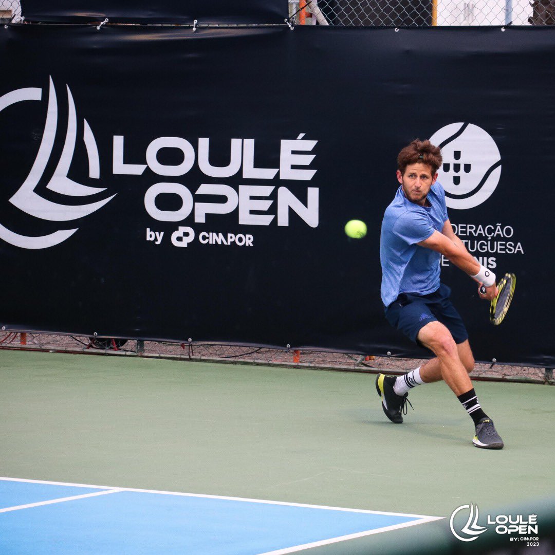 ctloule's tweet image. 🙌🏻We couldn’t be more proud!🎾🇵🇹

🏆The Portuguese Gonçalo Oliveira is the winner of the Loulé Open by Cimpor, international tournament worth 25,000 dollars against. In 1h24 he was allowed to defeat the Frenchman Lucas.

#GAMEON2023 👊🏼💥 completed ☑️
