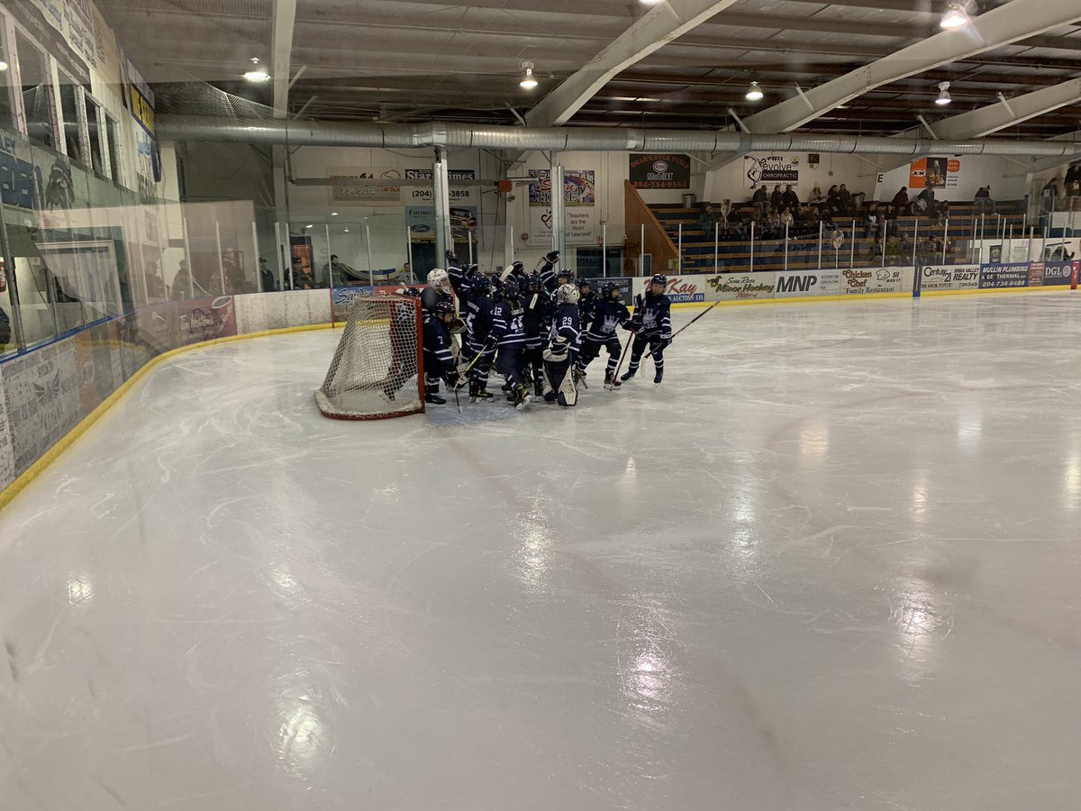 blake0415's tweet photo. Going for gold!!  #believeinteam #hmprovincials https://t.co/0RYldhmIDL