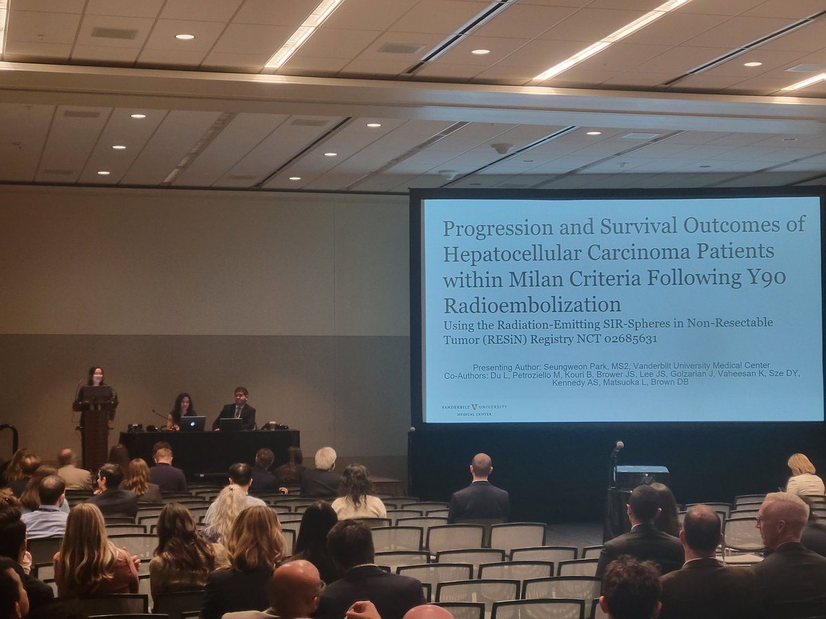 Amazing to watch the excellent medical students of @VUMCradiology presenting their research on #y90 #Resin at #SIR23PHX !