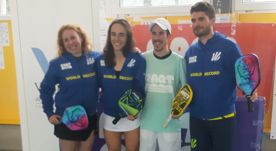 PickleballSpain's tweet photo. #WRPB ¡QUÉ GRANDES! LOS 4 HÉROES DE "El partido más largo de pickleball"🎖 LOGRARON SUPERAR LAS 24 HORAS
📽👉Este es el momento exacto en el que Beatriz Bilbao, Carlos del Salto, Nicolás Gaper y Gema García lo consiguieron
#pickleball https://t.co/AALL4BcHdD