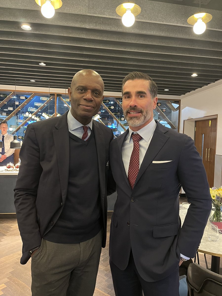 My brother <a href="/JUANPABLOANGEL/">Juan Pablo Angel</a> at Villa Park to see us bag the 3 pts. 💜💙 #UTV