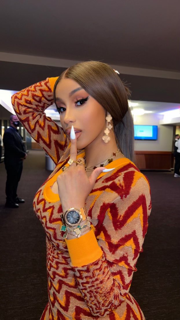 iamcardib tweet picture