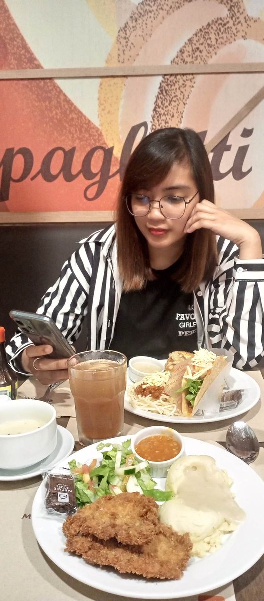 JpEnriquezAko's tweet photo. Yung hinahanap nyo sa tiktok,twitter at fb.. kadate ko lng nmn po 🙈
Thank you sa date tintin🥰
my ebidensya nako n friend kta 🙈🤣
getwell soon!
New found friendship/family
#sisterDate #GAPtheseries https://t.co/S8Xzo1n99a