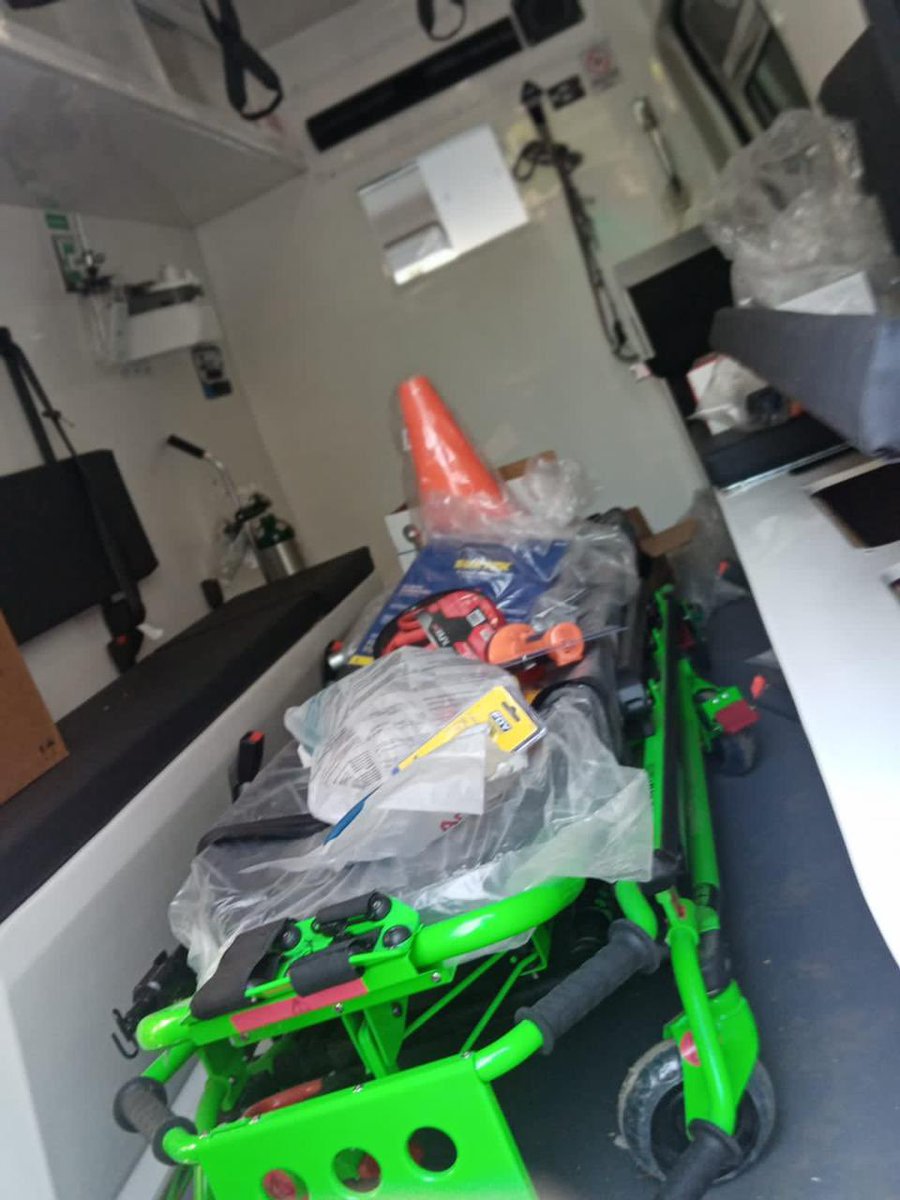 Issste_Campeche's tweet photo. 🚑#ISSSTECampeche recibe una ambulancia nueva la cual será utilizada para urgencias, como parte de la estrategia de equipamiento y mejoramiento de unidades médicas, una excelente noticia para la derechohabiencia. https://t.co/kSe63d4VoW