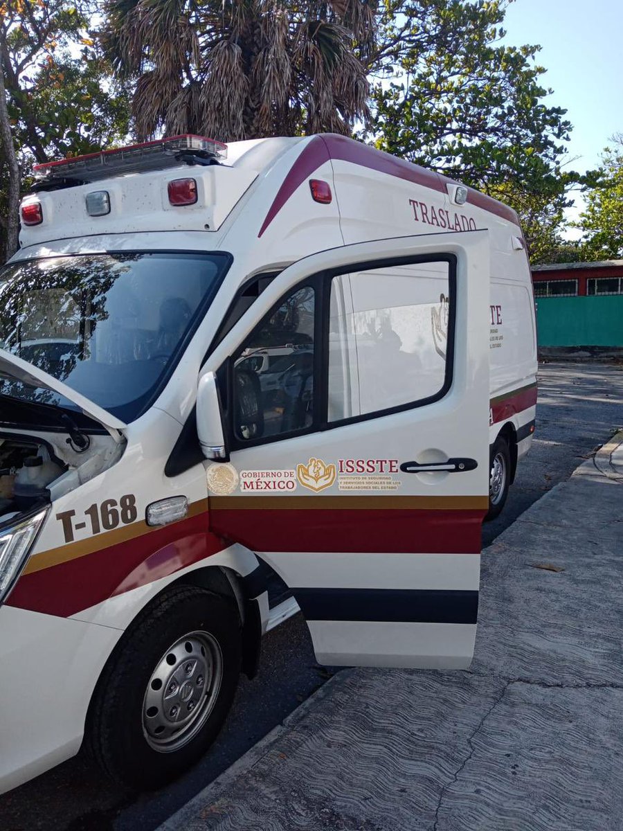 Issste_Campeche's tweet photo. 🚑#ISSSTECampeche recibe una ambulancia nueva la cual será utilizada para urgencias, como parte de la estrategia de equipamiento y mejoramiento de unidades médicas, una excelente noticia para la derechohabiencia. https://t.co/kSe63d4VoW