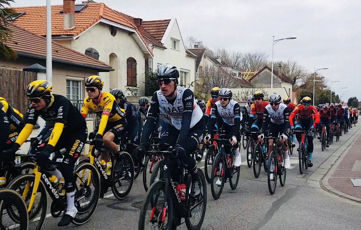 SabrinaCollenot's tweet photo. Expérience intéressante …au plus près du peloton à moins de 2 minutes de chez soi ..#ParisNice2023 première étape  #LaVerrière https://t.co/KZgUR68gu0