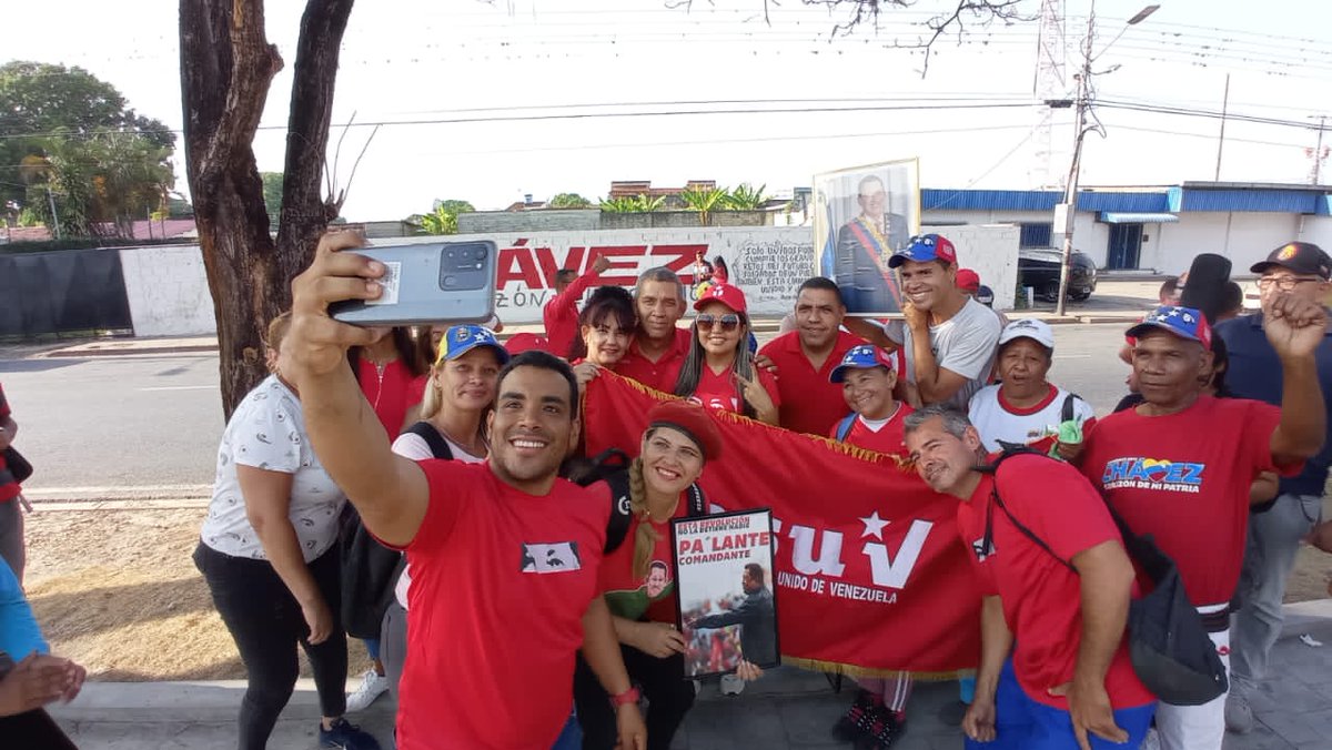 ¡Por siempre Chávez!

Hoy en pueblo Chavista de Cojedes recuerda y rinde honor a nuestro Comandante eterno, ¡Nuestro Gigante Hugo Chávez! 

#YoSoyChávez

<a href="/PartidoPSUV/">PSUV</a> <a href="/dcabellor/">Diosdado Cabello R</a> <a href="/NicolasMaduro/">Nicolás Maduro</a> <a href="/irisvarela/">maria iris varela</a> <a href="/taniapsuv/">Tania Valentina Díaz</a> <a href="/jorgerpsuv/">Jorge Rodríguez</a>