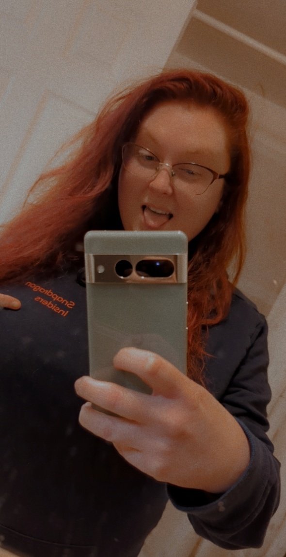 atomicginge's tweet photo. Wearing my #SnapdragonInsiders hoodie taking photos with our #Pixel7Pro ๐ช๐ป #TechHead https://t.co/YNkql3yK7G