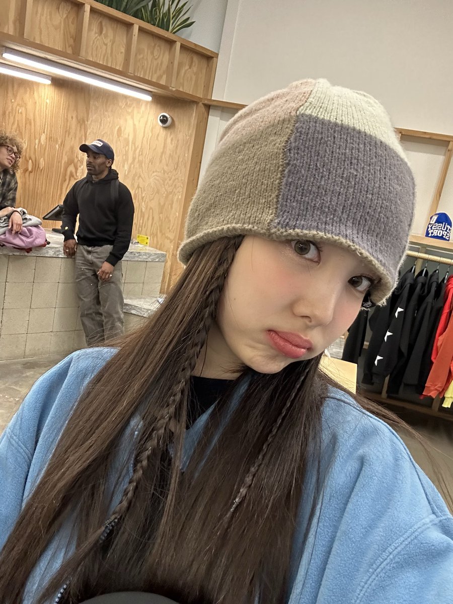 inybbl's tweet photo. 🧸💬

“Hii”
“ㅋㅋㅋ i always say hi ㅋㅋ“ https://t.co/Fr7Vo3kXcb