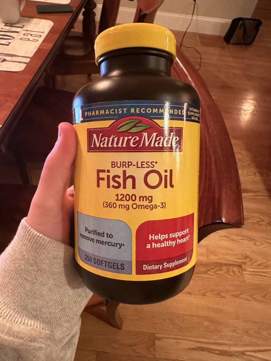 emmabeh353's tweet photo. I recently learned from a friend that fish oil helps reduce inflammation of the brain and helps her feel less foggy.  She also learned that it helps support overall health as well as mental health. While doing this, it also reduces blood pressure and cholesterol. @beh353 #beh353 https://t.co/o6IyzC4Wur