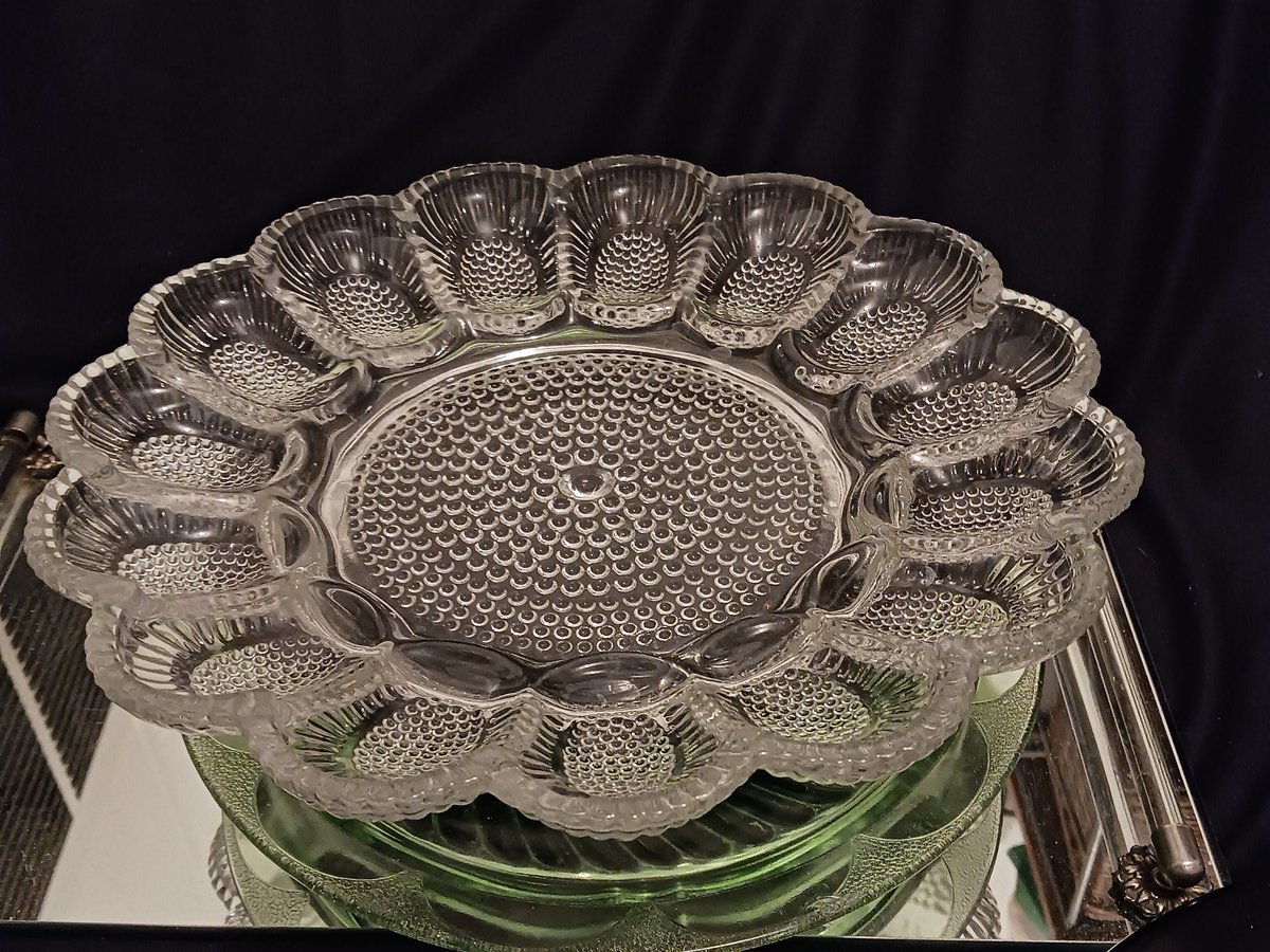 DWedgeCreations's tweet photo. #etsy shop:Indianaglass EggPlate https://t.co/g3yS9vNiaY #hobnail #wedding #easter #eggplate #hobnaileggplate #lesmithhobnail #eggplatter #deviledeggplate #pressedglass #relishdish #indianaglass #indianaeggplate #deviledegg #artglass #egg #dwedgecreations.etsy.com #art https://t.co/FYQ3wdNnlE