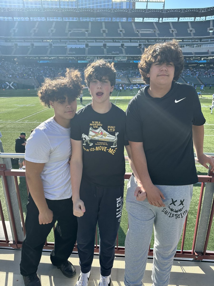 jacksonmorrow74's tweet photo. Great day for #XFL #fullthrottle  #ArlingtonRenegades https://t.co/ITI9y8W7vt