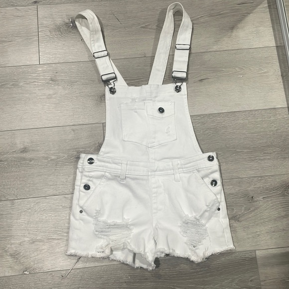 cprincern2's tweet photo. So good I had to share! Check out all the items I'm loving on @Poshmarkapp #poshmark #fashion #style #shopmycloset #empyre #jeanpierre #nikegolf: https://t.co/KJXt4wvGfB https://t.co/MR0hXgKVdv