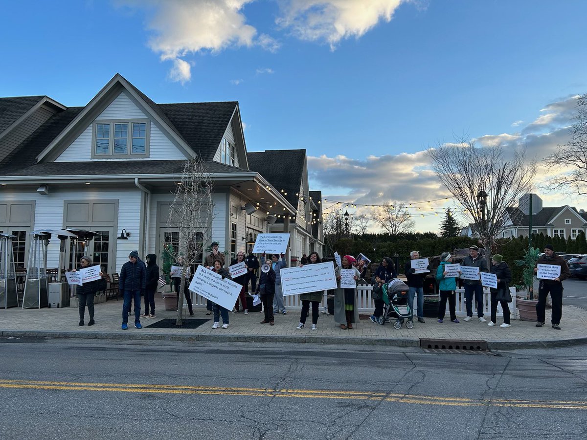 RocklandWfp's tweet photo. Community members across #NYCD17 came out to protest the $5,000 per person fundraiser for #MAGAMikeLawler. The GOP is hell bent on destroying Social Security and Medicare. Thanks everyone for standing up and fighting back! https://t.co/GGFBQtnEPx