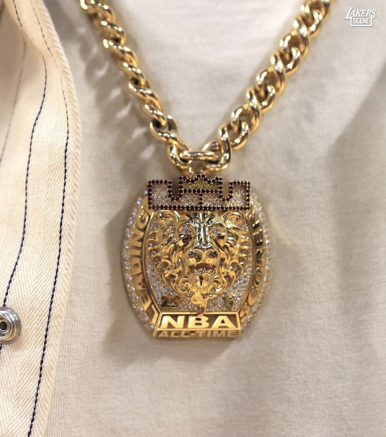 Lebron lion necklace deals