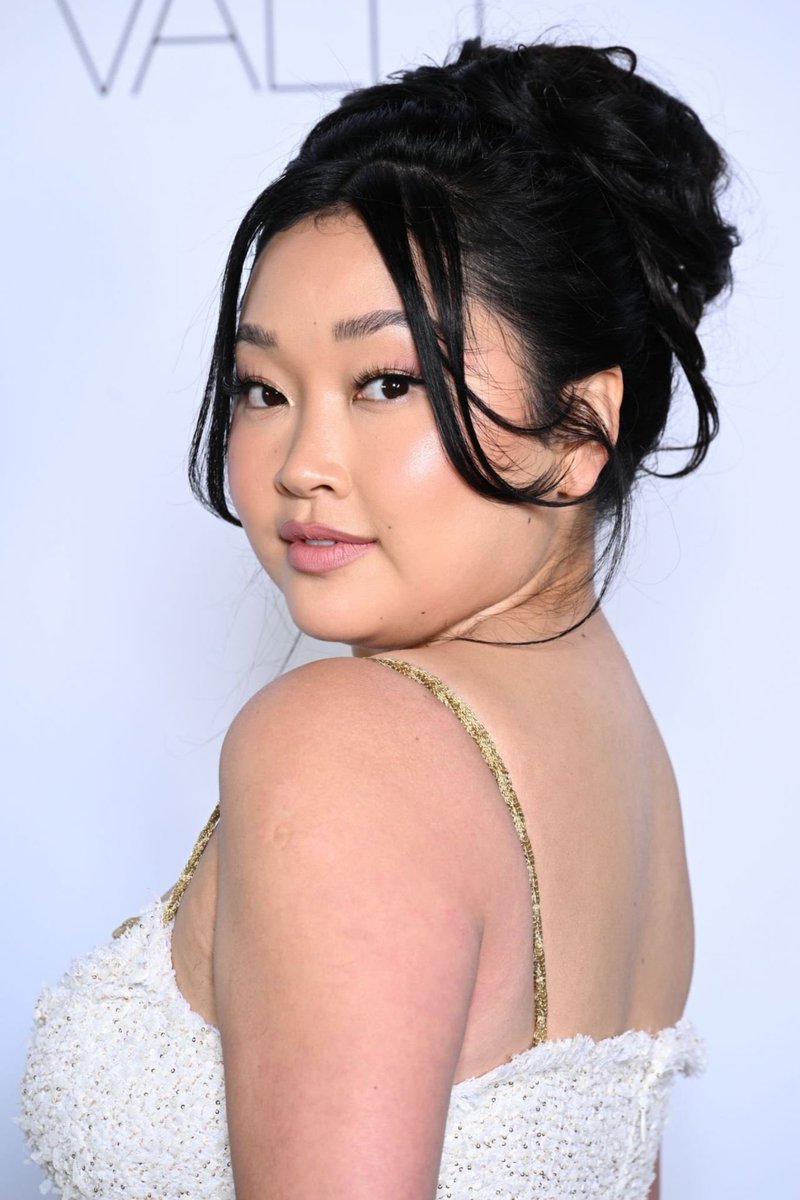 mefeater's tweet photo. Lana Condor is an absolute doll in Giambattista Valli for Paris Fashion Week 🤍 https://t.co/z7siXVFVPt