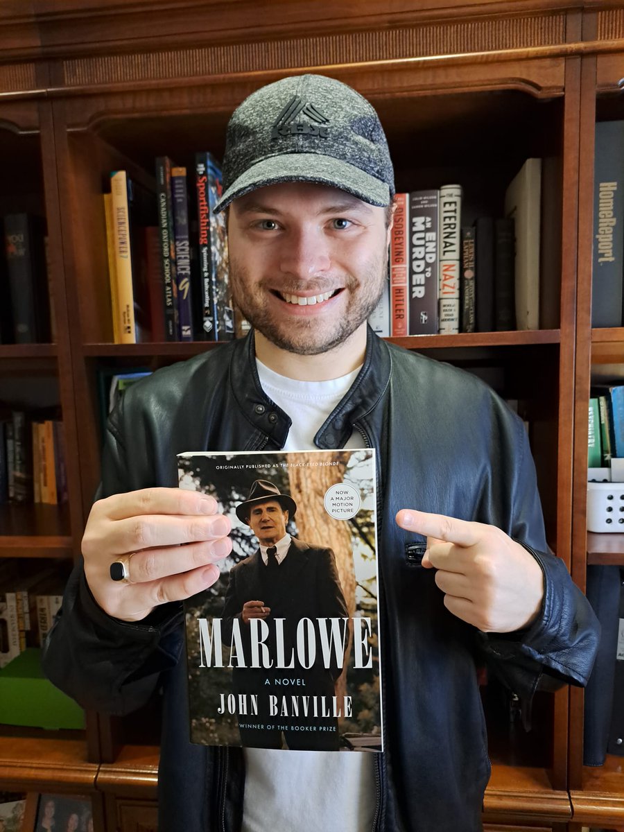 Holding my copy of the movie tie-in edition of John Banville's MARLOWE.

#Marlowe #JohnBanville #NeilJordan #LiamNeeson