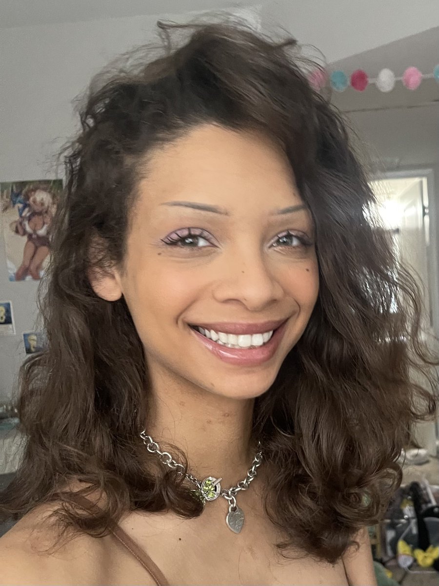 ★𝔎𝔦𝔱𝔱𝔢𝔫★ on Twitter "RT beefjuice2020 Bed head 🌂"