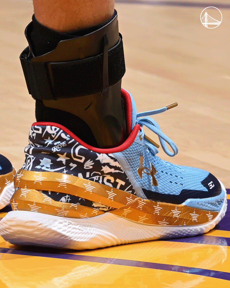 Stephen rocked the  Curry 2 Flo Tro 'All-Star Flow' today in L.A. ⭐️

#CurryBrand