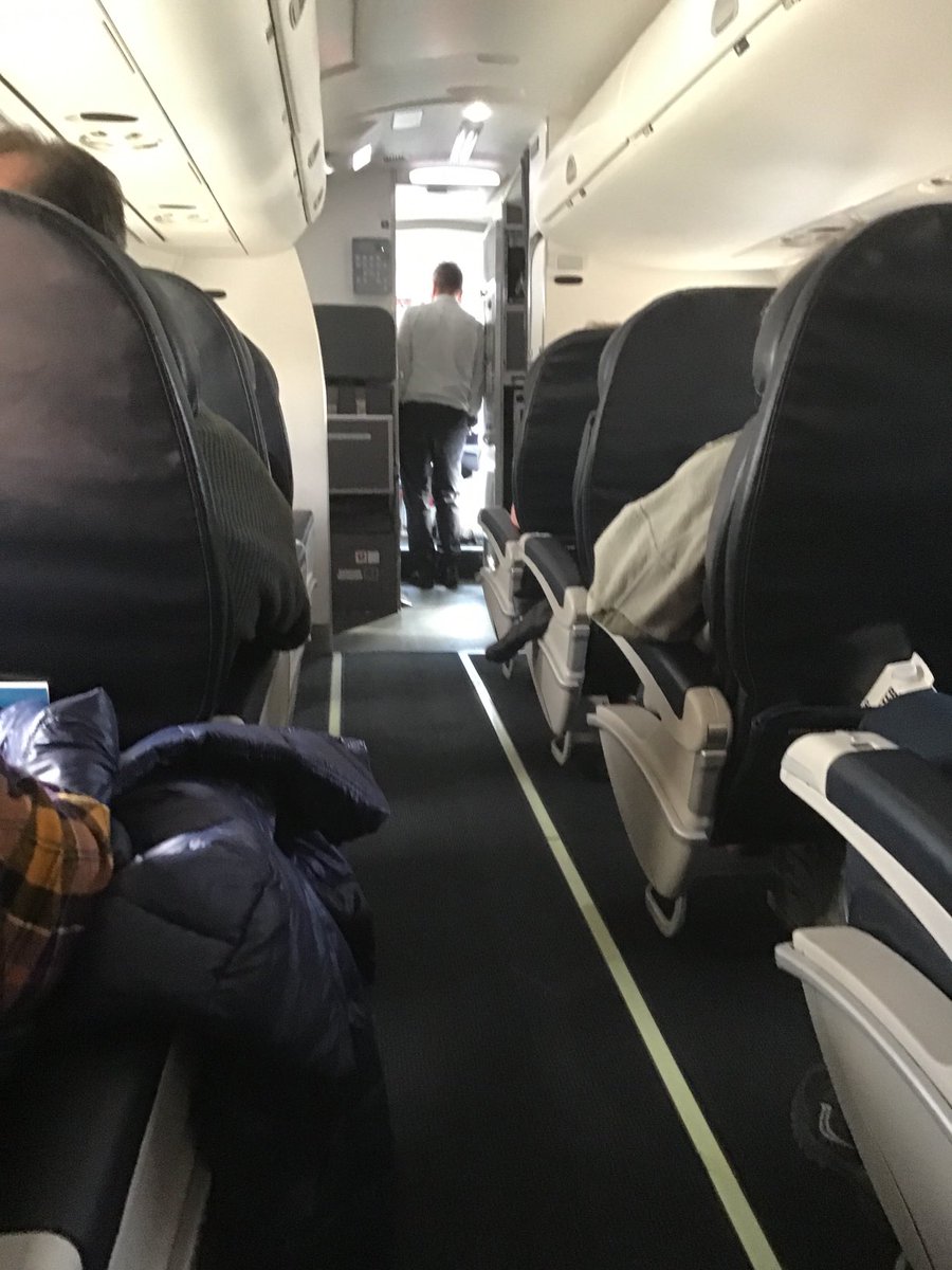 Come on Alaska - another flight and another flight delay - get your act together - #oldplane #alaskaair #millionmiler #notcool #flightdelay ⁦<a href="/AlaskaAir/">Alaska Airlines</a>⁩ ⁦<a href="/alaskaairlines/">alaskaairlines</a>⁩ #smf #pdx