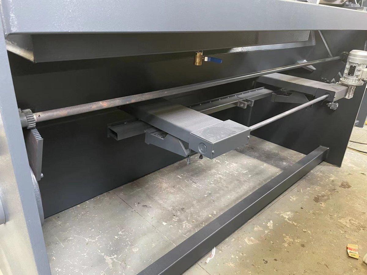 guillotine shearing machine 
12mm3200mm cutting machine