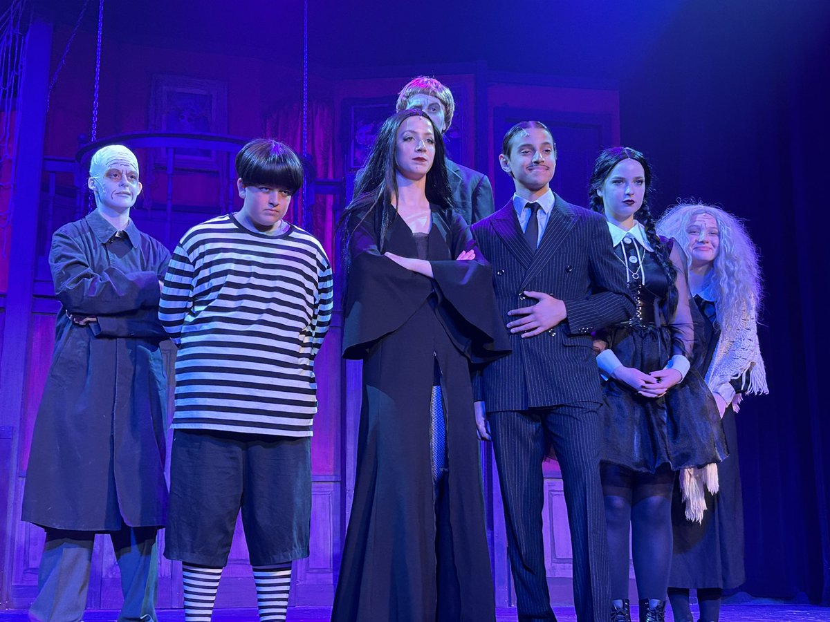 PrincipalHallie's tweet photo. What a great show! #soonertheater #supporthearts https://t.co/DdijQ1paJq