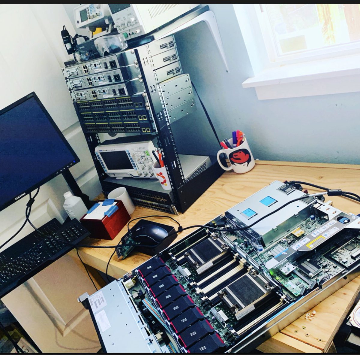 #100DaysOfHomeLab 
#2 :  Decided to go ahead and install my hypervisor without updating my DL360 firmware . Too bad HPE decided to put the access to the proliant service pack behind paywall.
