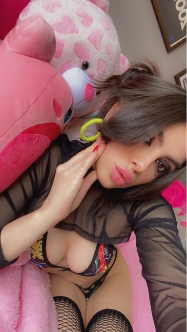 need to be groped 🥴 https://t.co/KN7Rxc8Akc<a href="/tag/mvsales"class="tags"><span>#mvsales</span></a>